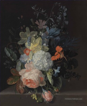  rose - Une rose une boule de neige jonquilles Iris et d’autres fleurs dans un vase en verre sur un rebord de Pierre Jan van Huysum